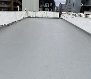 某ビル屋上防水・ウッドデッキ工事のイメージ