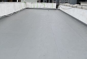 某ビル屋上防水・ウッドデッキ工事